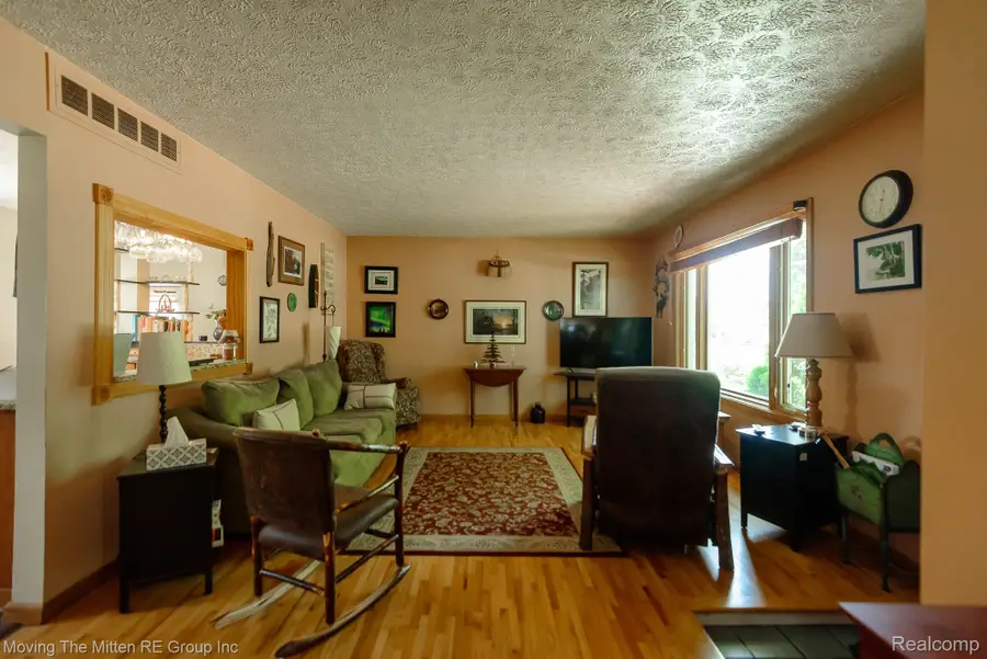 9853 Hamilton Street, Belleville, MI 48111 - #3