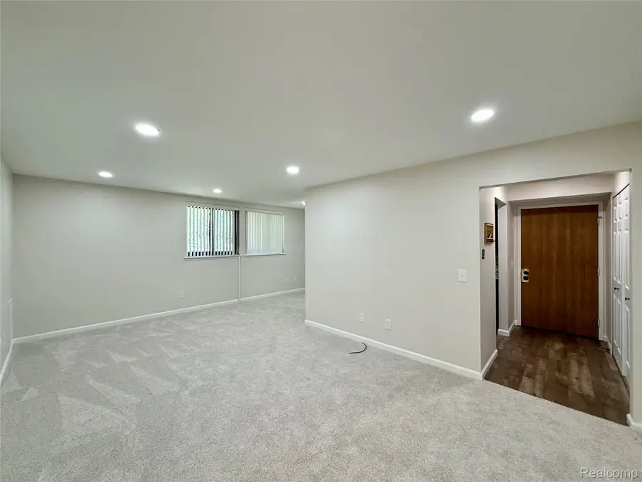 29870 W 12 Mile Road #703, Farmington, MI 48334 - #3