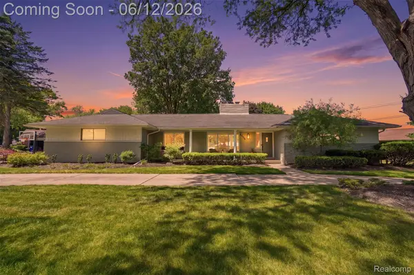 6998 Meadowlake Road, BloomfieldHills, MI 48301