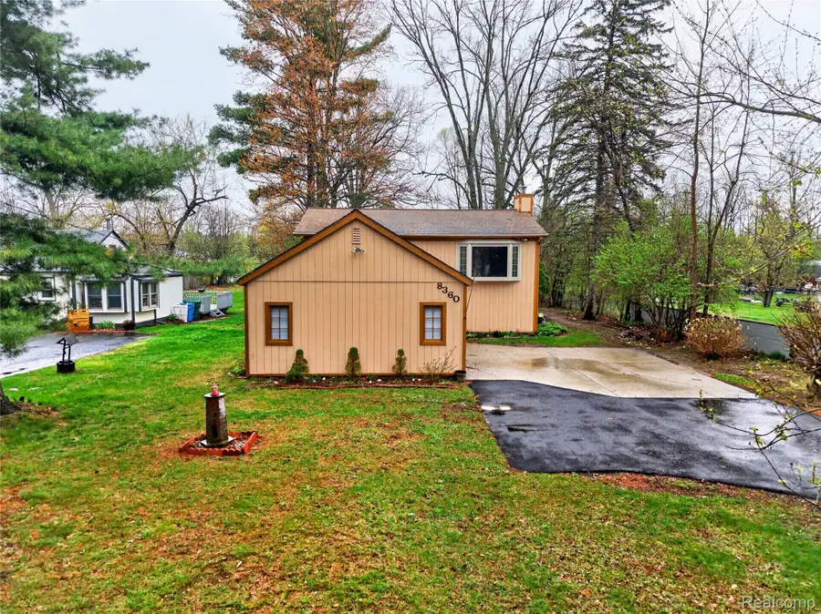 8360 Arlis Street, Commerce Township, MI 48382 - #3