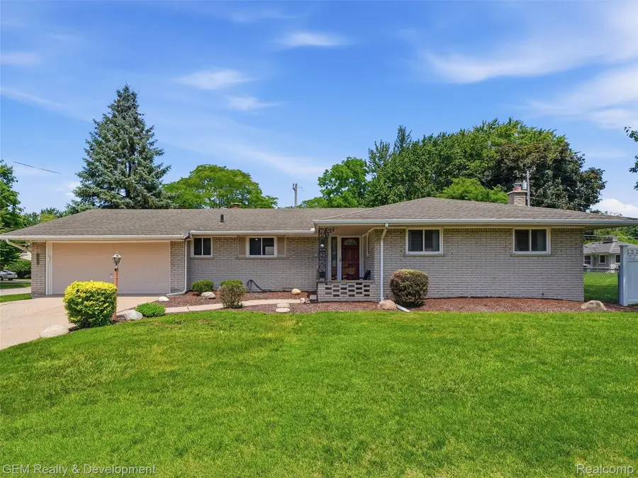 34260 Five Mile Road, Livonia, MI 48154 - #2