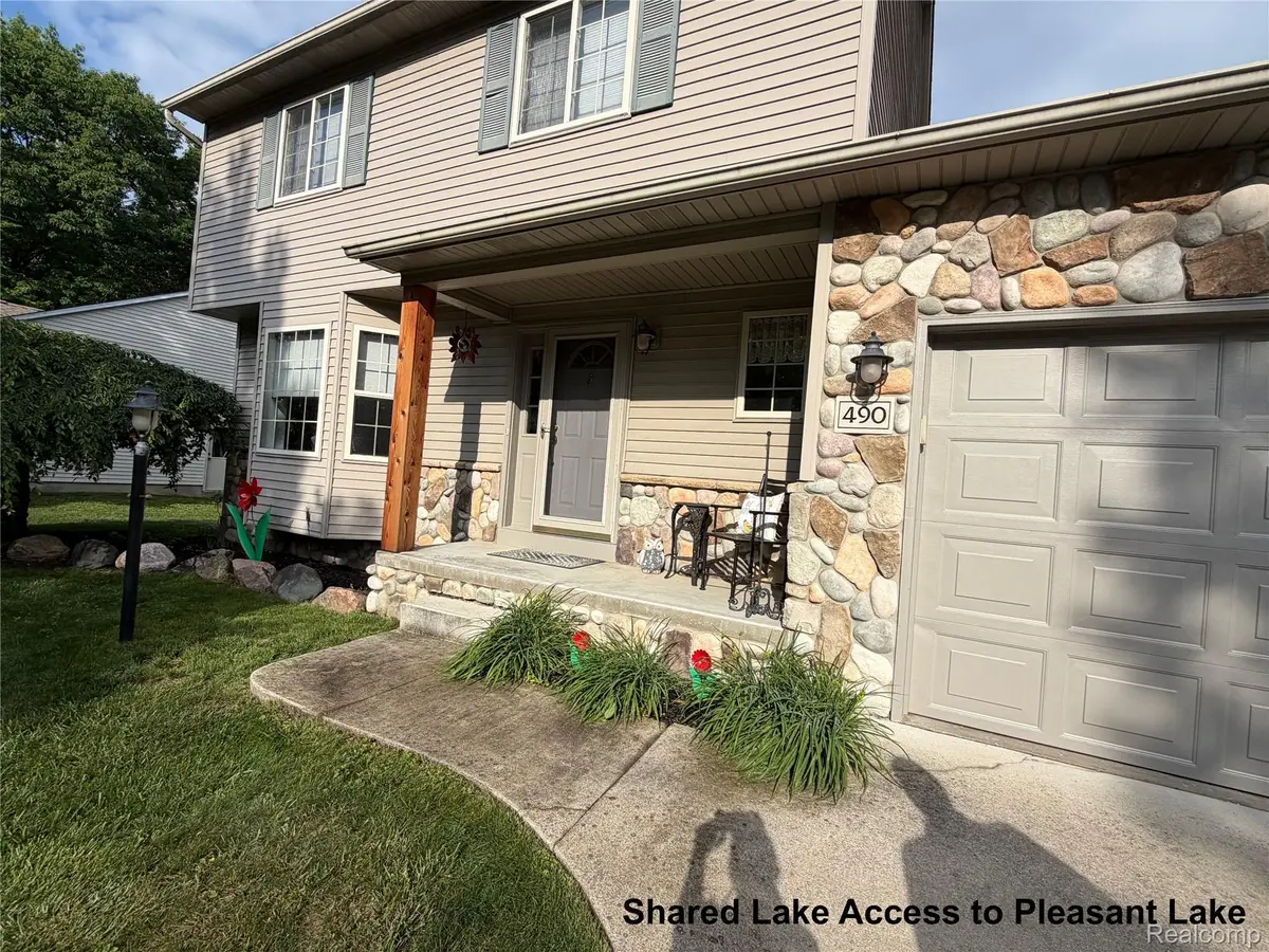490 Cove View Drive, Waterford, MI 48327 - #1