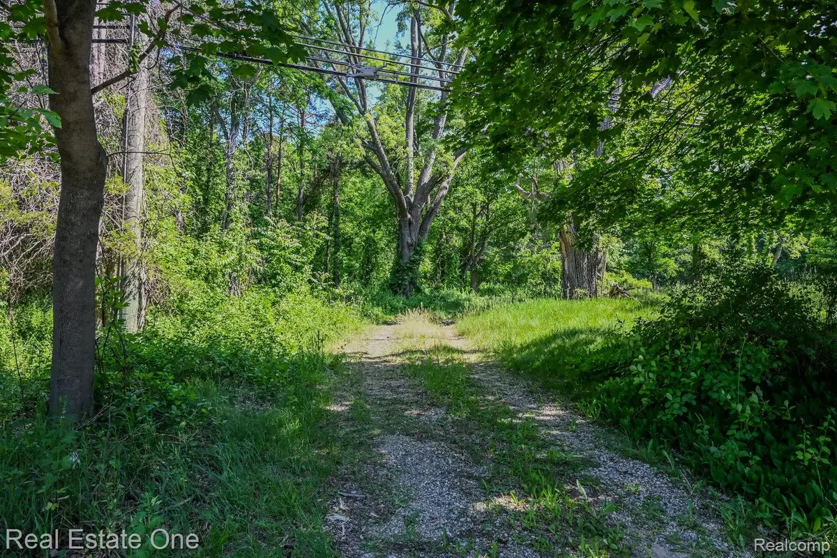 1832 W Commerce Road, Milford, MI 48380 - #1
