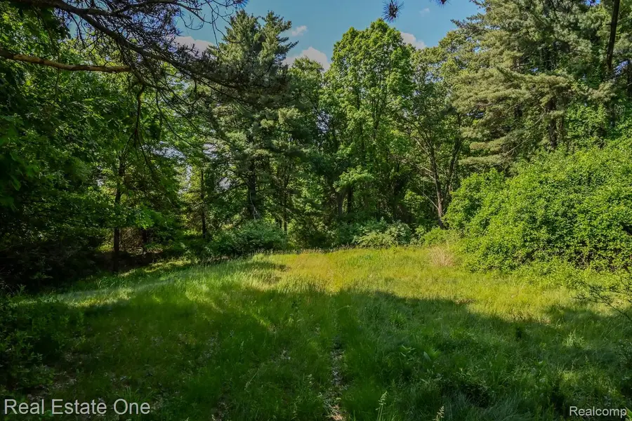 1832 W Commerce Road, Milford, MI 48380 - #3