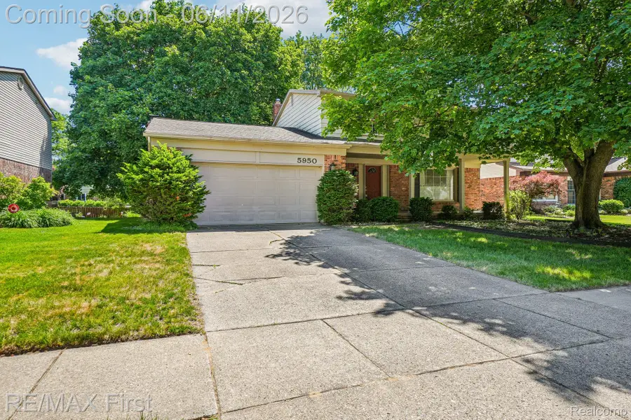 5950 Diamond Drive, Troy, MI 48085 - #2