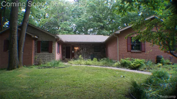 670 Rolling Acres Drive, Ortonville, MI 48462