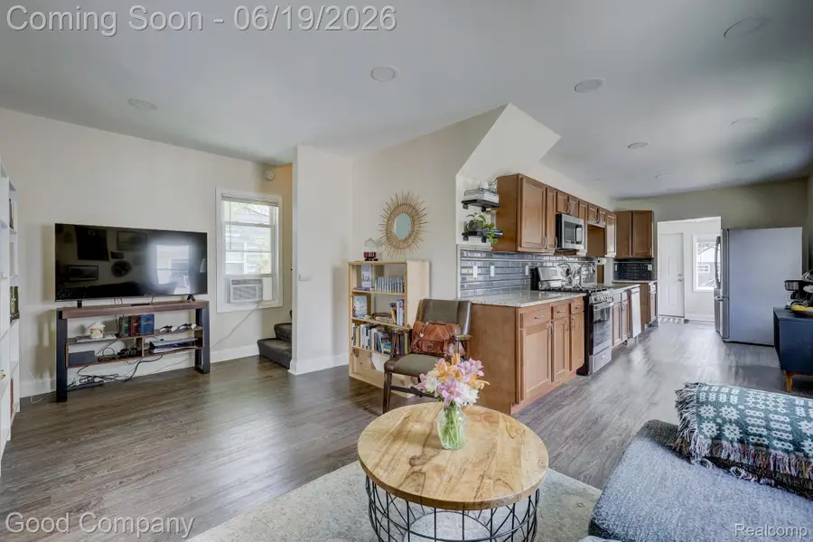 1812 E Meyers Avenue, Hazel Park, MI 48030 - #2