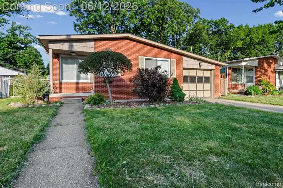 30772 J Carls Street, Roseville, MI 48066 - #2