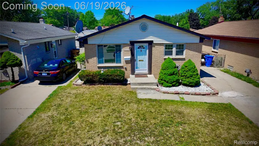 27087 Alden Street, Madison Heights, MI 48071 - #2