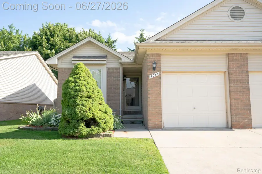 4044 Heatherwood Court, Warren, MI 48092 - #2