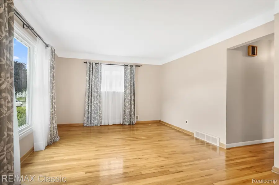 7218 Sterling, Center Line, MI 48015 - #2