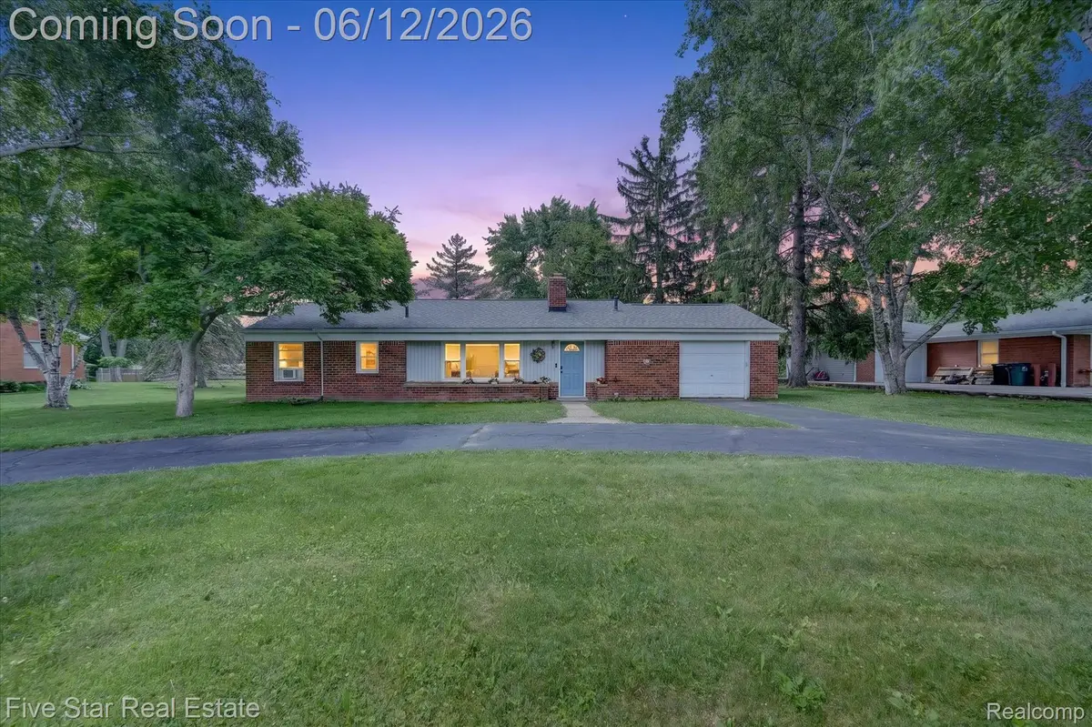 82 E Hurst Drive, Troy, MI 48085 - #1