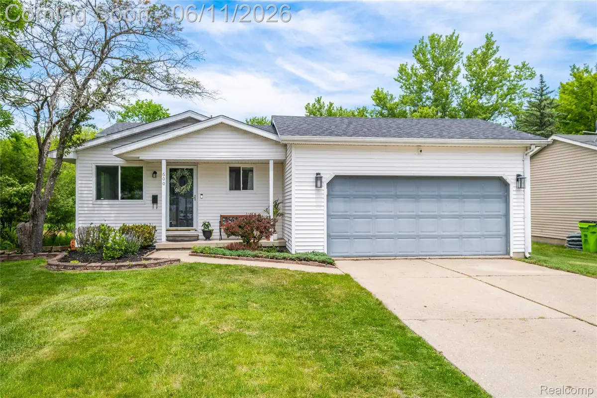 600 W Caroline Street, Fenton, MI 48430 - #1