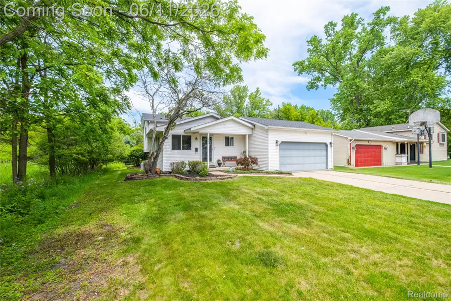 600 W Caroline Street, Fenton, MI 48430 - #2