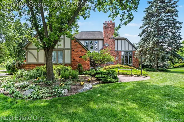 1751 Carpenter Drive, Troy, MI 48098