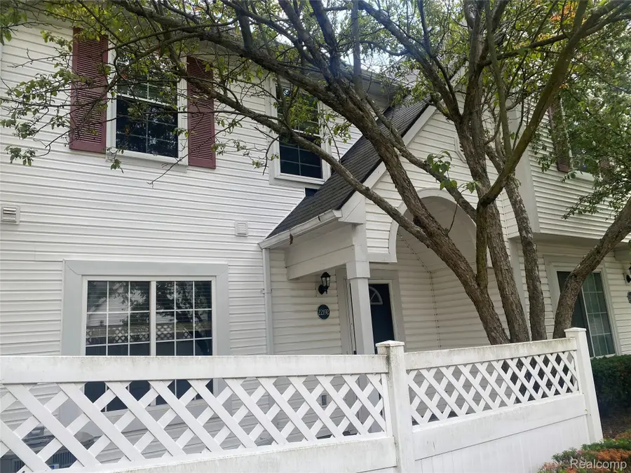 22192 Cape Cod Way, Farmington Hills, MI 48336 - #3