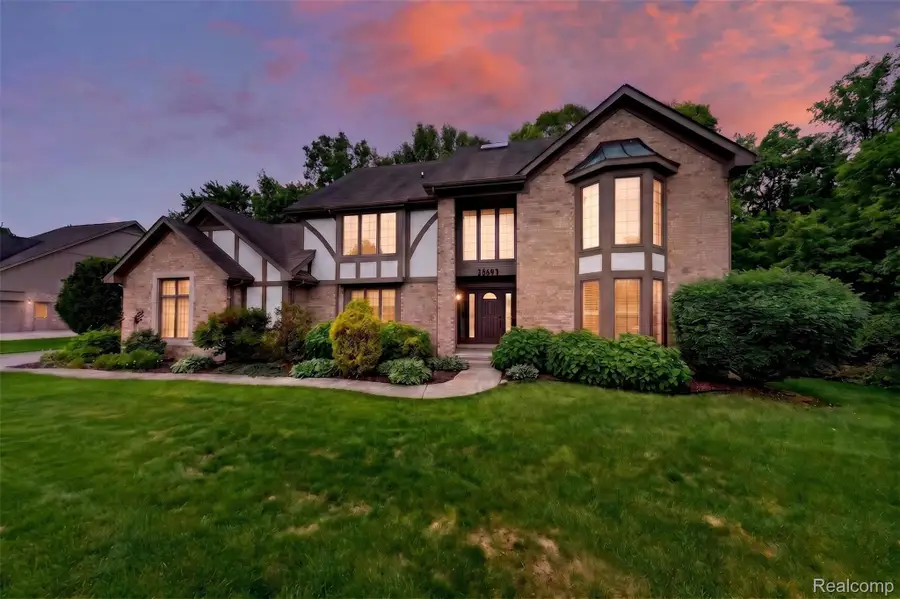 30693 Huntsman Drive E, Farmington Hills, MI 48331 - #3