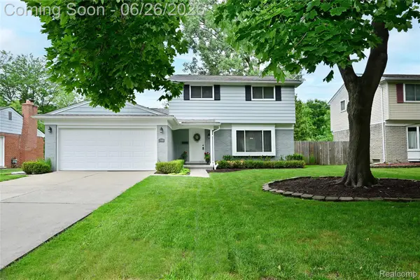 29981 Rock Creek Drive, Southfield, MI 48076