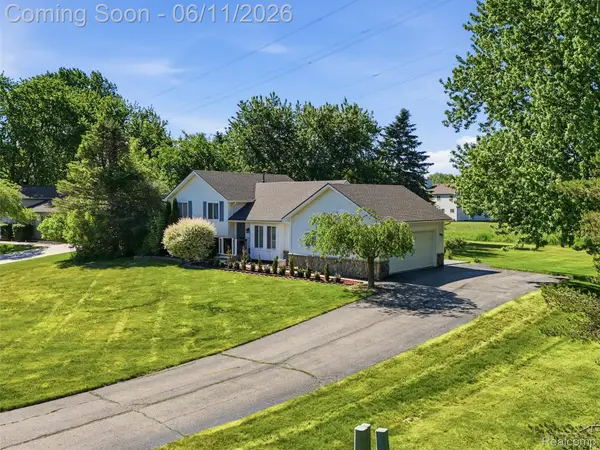 1087 Eagle Nest Drive, Rochester, MI 48306