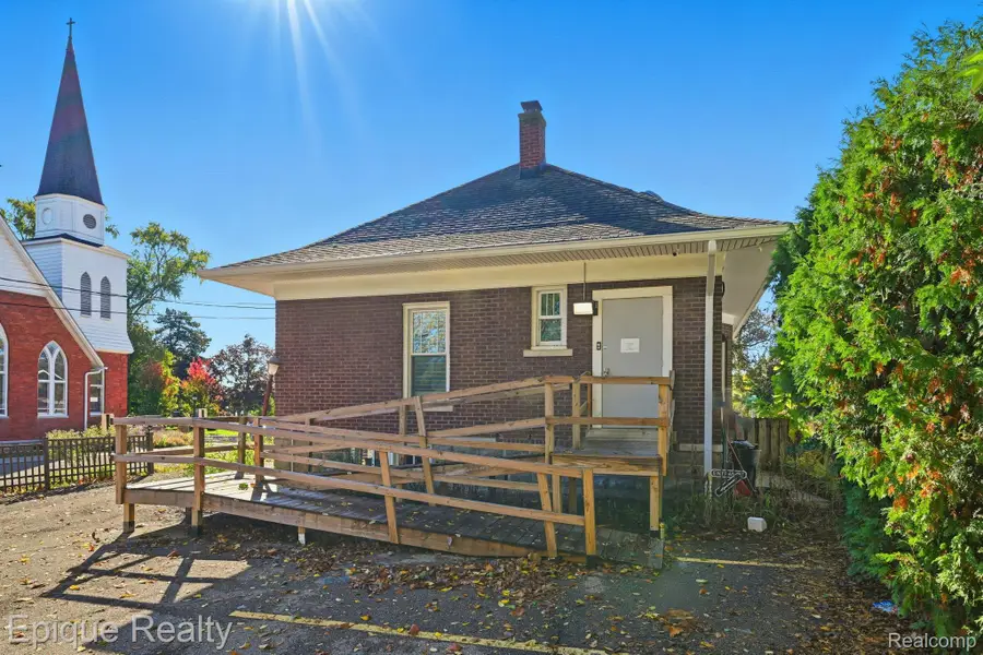 33432 Oakland Street, Farmington, MI 48335 - #3