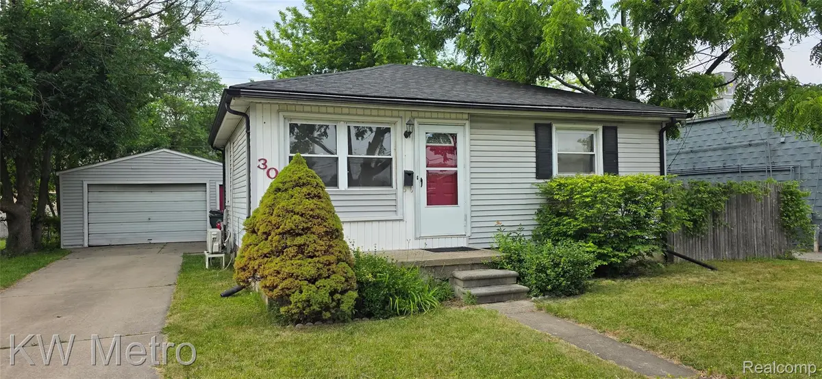 30 W Maxlow Avenue, Hazel Park, MI 48030 - #1