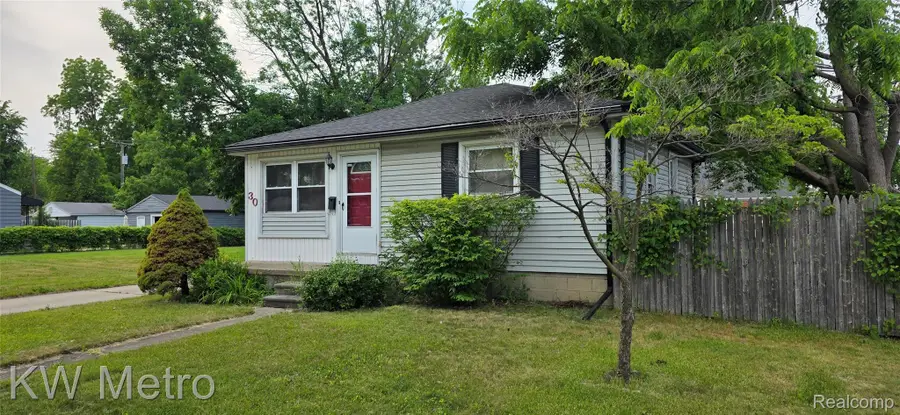 30 W Maxlow Avenue, Hazel Park, MI 48030 - #3