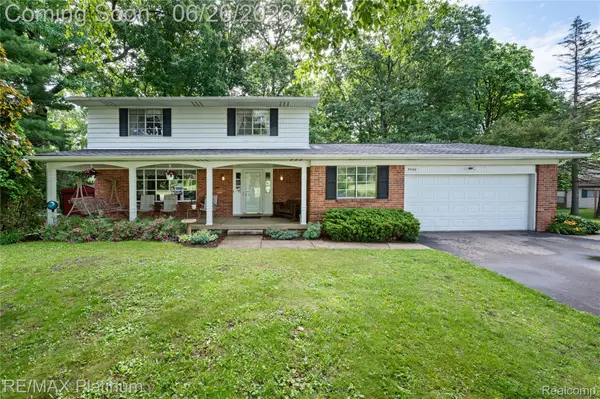9460 Deer Park Court, Fenton, MI 48430