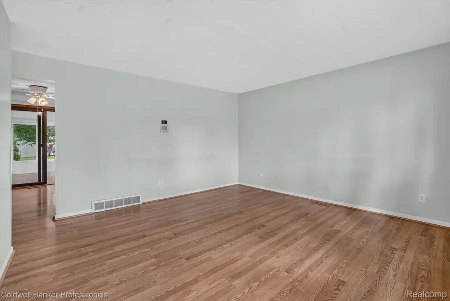 5410 Mancelona Drive, Grand Blanc, MI 48439 - #3