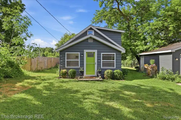 1076 Washington Drive, Flint, MI 48507