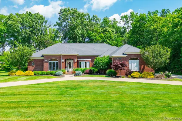 8454 Grays Drive, GrosseIle, MI 48138