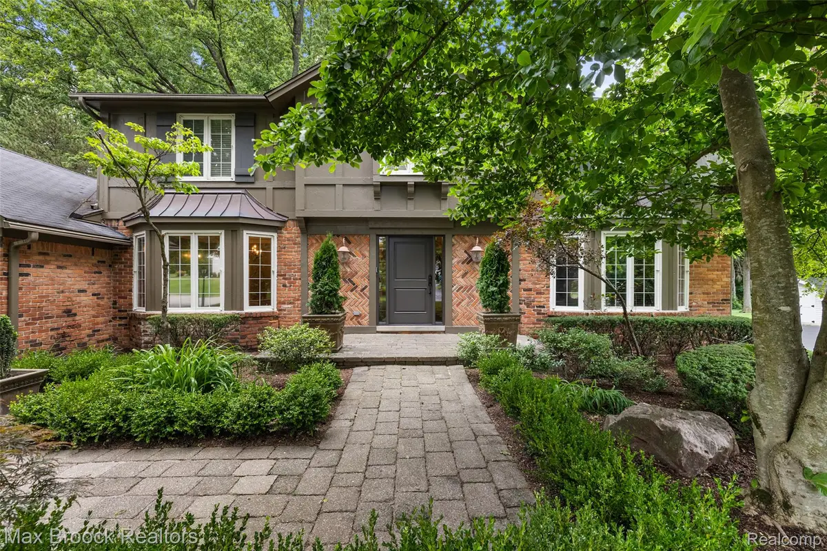 4627 Sunningdale Drive, Bloomfield, MI 48302 - #1