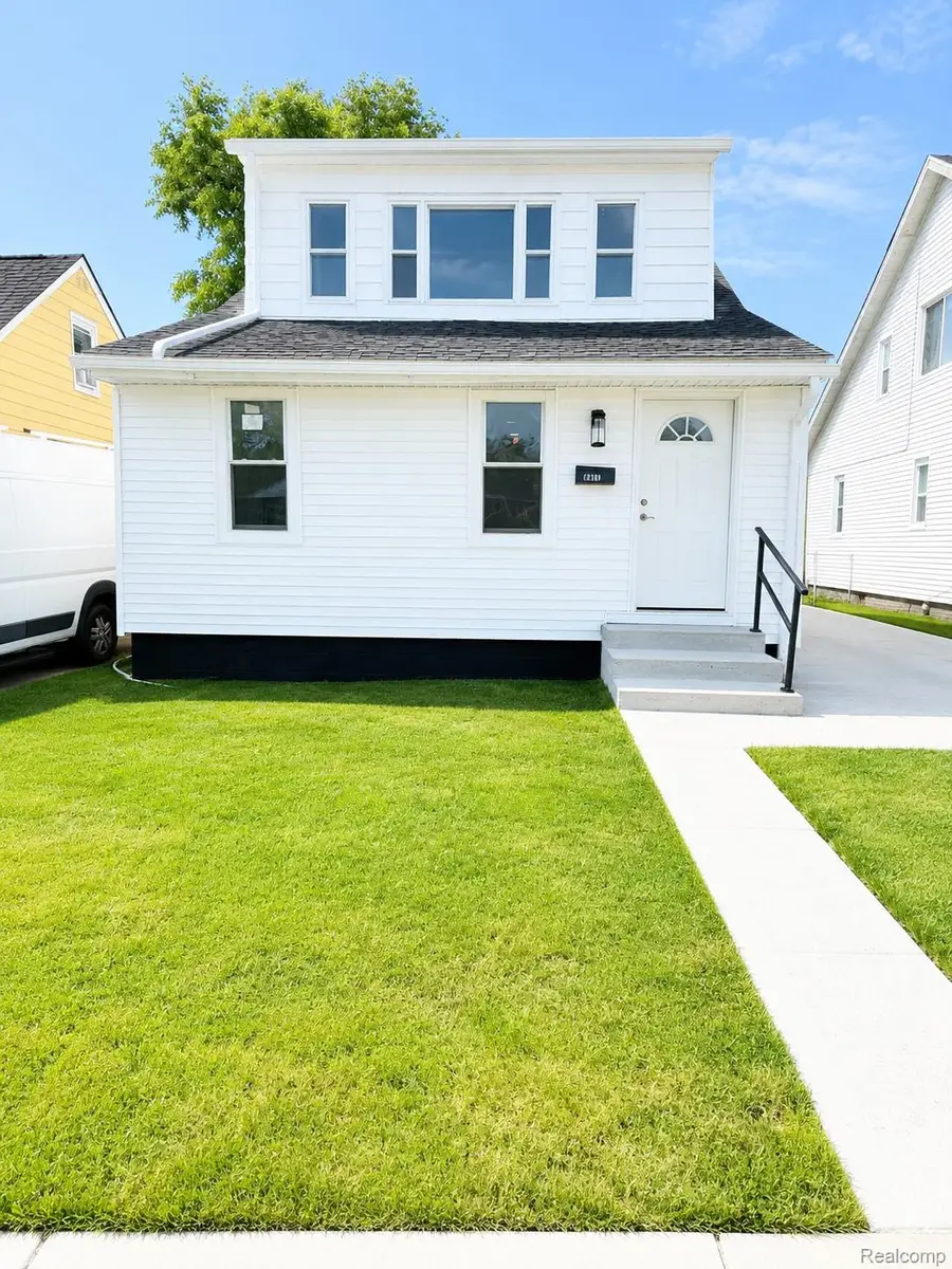 8463 Paige Avenue, Warren, MI 48089 - #3
