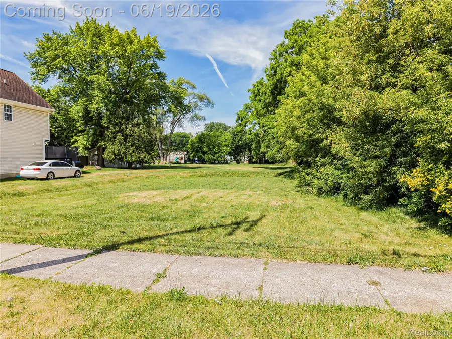 27335 Maple Street, Roseville, MI 48066 - #3
