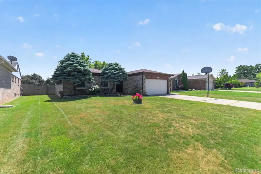15720 Bono Drive, Clinton Township, MI 48038 - #2