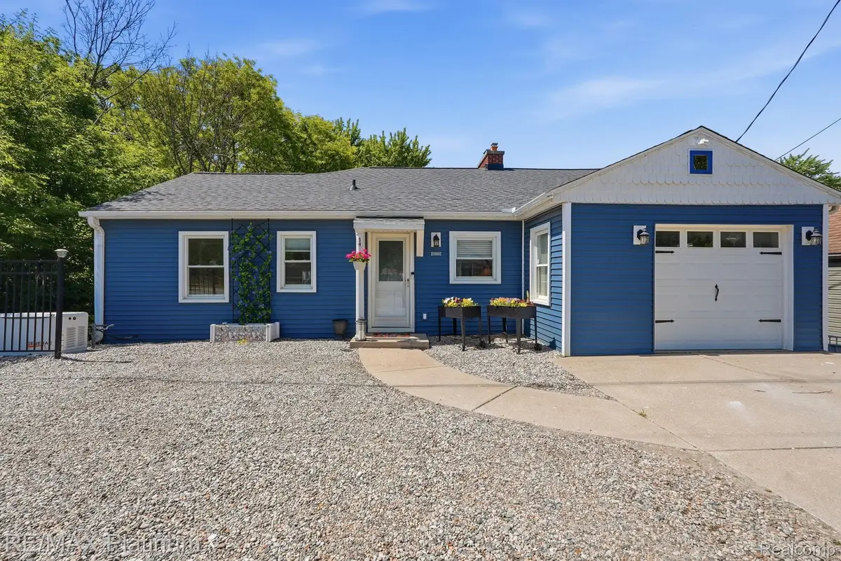 1612 S Hughes Road, Brighton, MI 48114 - #1