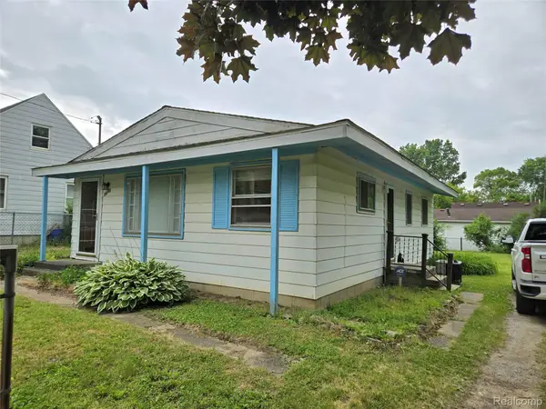 3433 W Mott Avenue, Flint, MI 48504