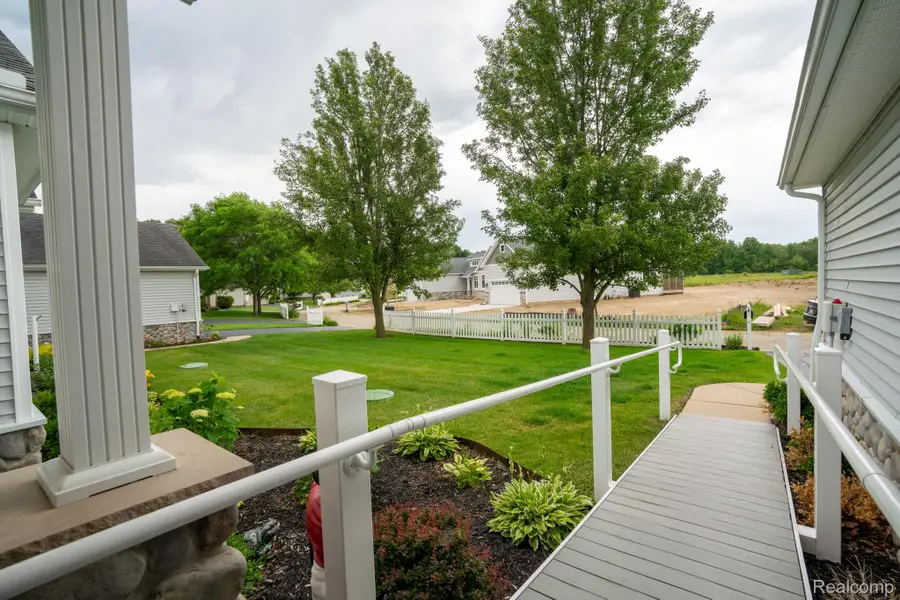 5653 Trail Side Lane #9, Hamburg, MI 48189 - #3