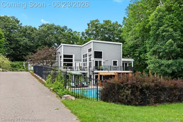 5255 Oak Hill Trail N, CommerceTwp, MI 48382