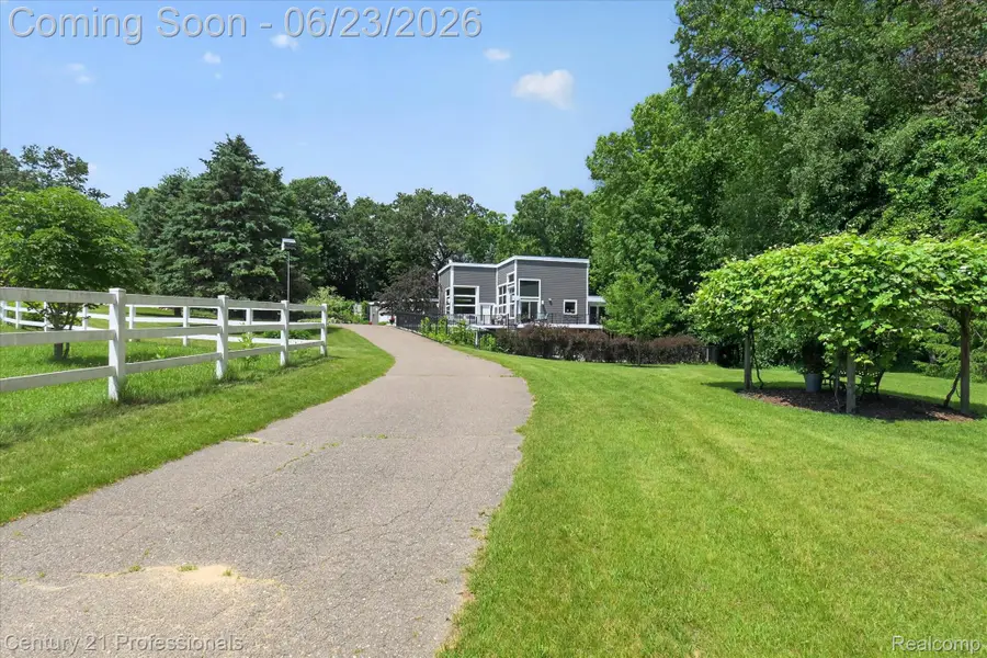 5255 Oak Hill Trail N, Commerce Township, MI 48382 - #2