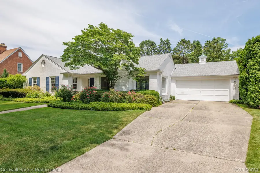 1018 Harvard Road, Grosse Pointe Park, MI 48230 - #3