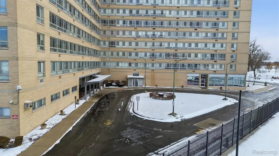 8900 E Jefferson Avenue #603, Detroit, MI 48214 - #3