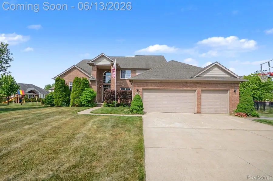 26820 Alderman Court, Harrison Township, MI 48045 - #2