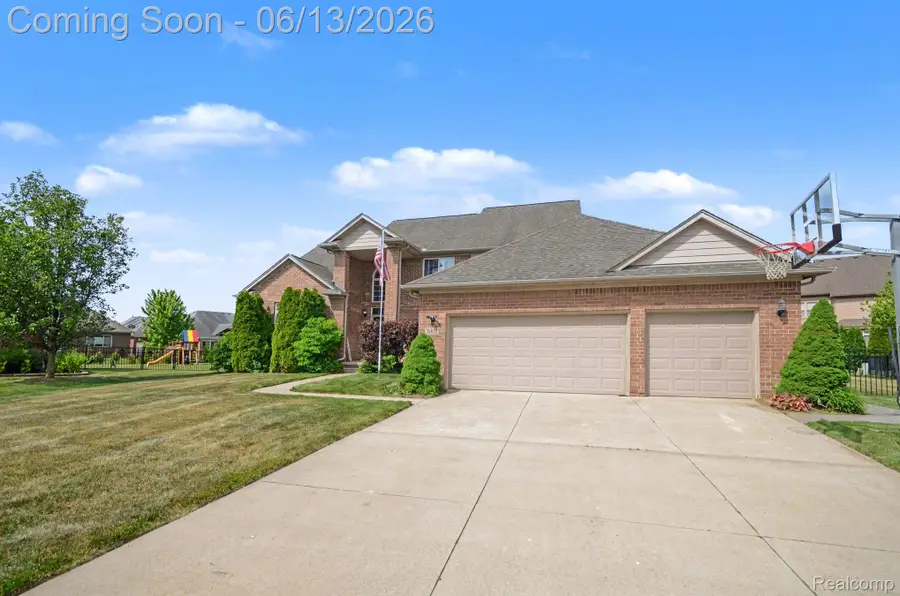 26820 Alderman Court, Harrison Township, MI 48045 - #3