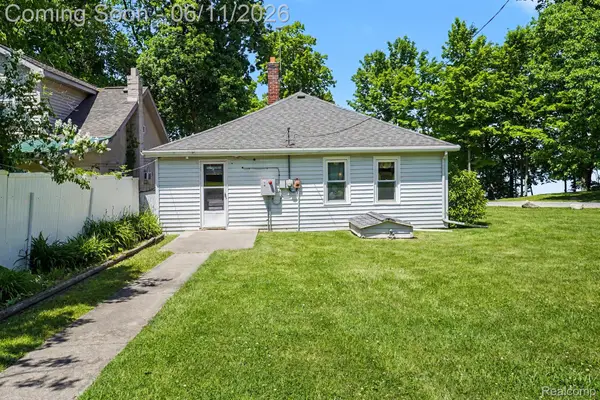 3931 S Shore Drive, Lapeer, MI 48446