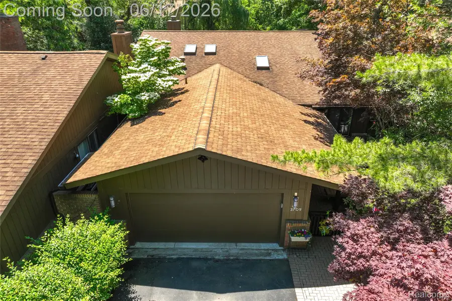 3709 Wabeek Lake Drive W, Bloomfield, MI 48302 - #3