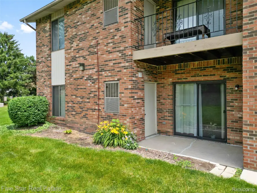 15012 Island Drive, Sterling Heights, MI 48313 - #2