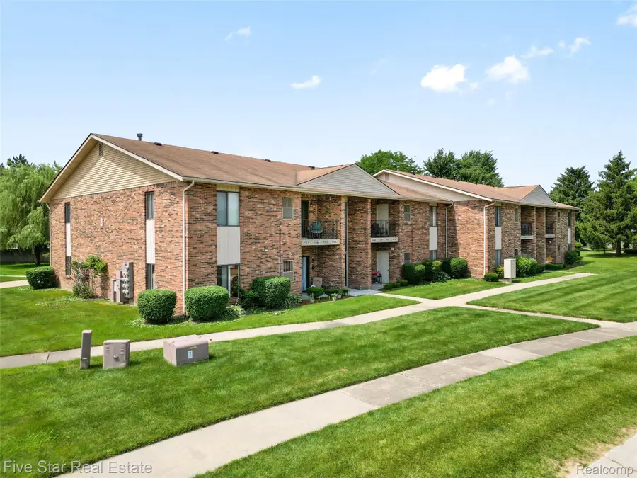 15012 Island Drive, Sterling Heights, MI 48313 - #3