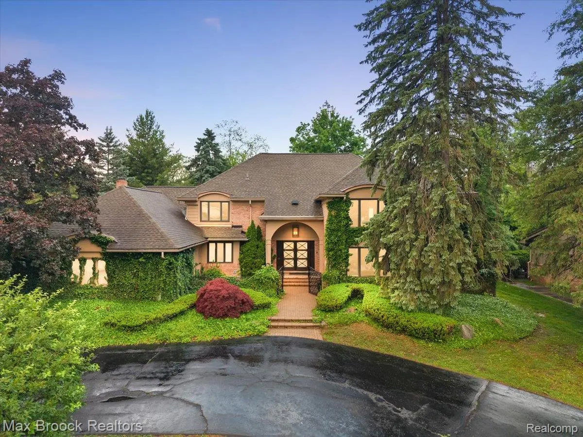 2999 Bloomfield Park Drive, West Bloomfield, MI 48323 - #1