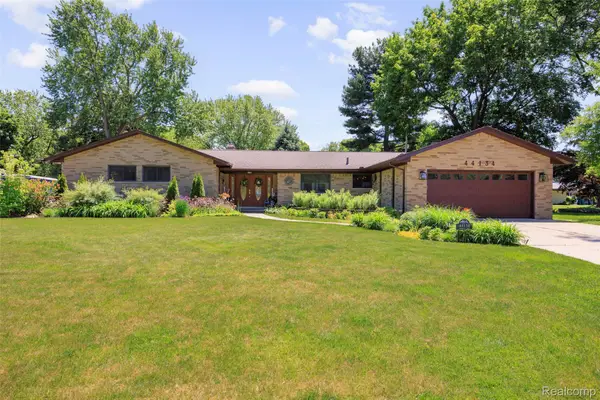 44134 Harmony Lane, Belleville, MI 48111