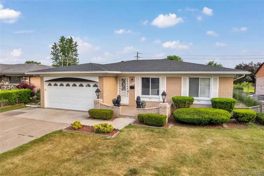 13612 Canterbury Drive, Sterling Heights, MI 48312 - #2